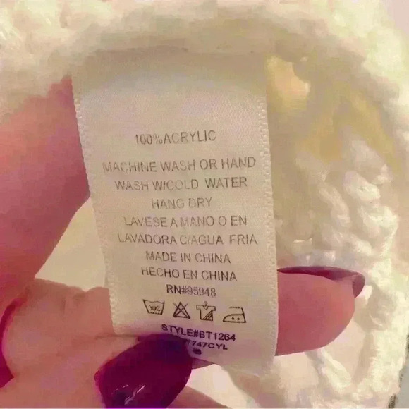 Taroo crochet crop top in off white - Picture 4 of 4